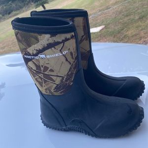 Boys camoe boots worn one time